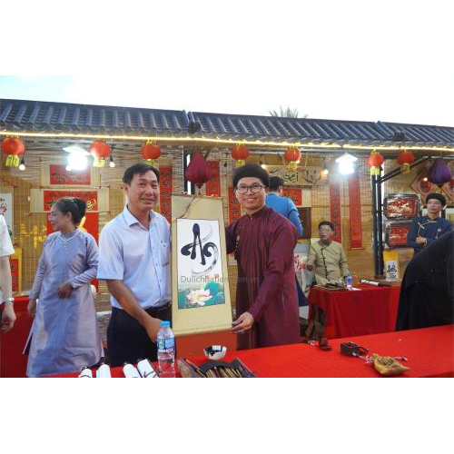 Khai Bút Phố Thư Pháp “Hà Tiên Thập Cảnh Khúc Vịnh” - Điểm Nhấn Văn Hóa Tại Lễ Hội 290 Năm Tao Đàn Chiêu Anh Các