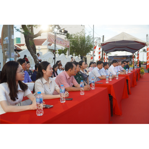 Khai Bút Phố Thư Pháp “Hà Tiên Thập Cảnh Khúc Vịnh” - Điểm Nhấn Văn Hóa Tại Lễ Hội 290 Năm Tao Đàn Chiêu Anh Các